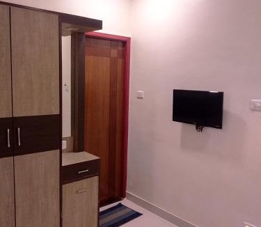 Enathur Hotel | Sri Hari Residency