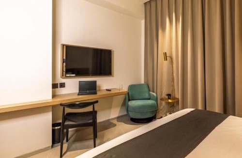 Financial District Hotel | Hotel Starlight by Avana, 400m from US Consulate Hyderabad