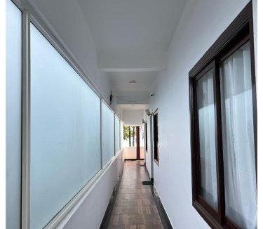 Kuzhuppilly Hotel | Relax inn cherai beach