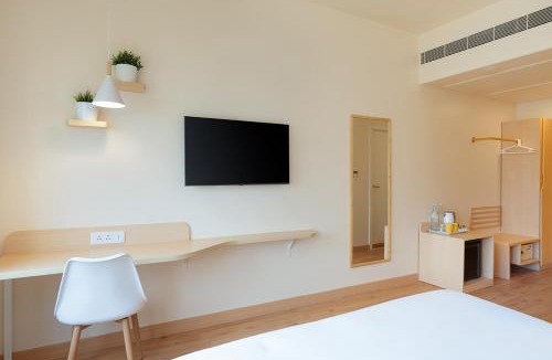 Gachibowli Hotel | Bloom Hotel - DLF Cyber City