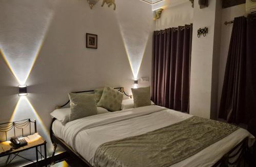 Udaipur Hotel | Hotel Mewar Haveli - At Lake Pichola
