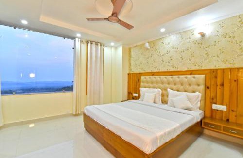 Bhagsu Nag Hotel | Vella Marina Pine view -Free Parking-cricket stadium 5 km-Mcleodganj 8 km- Bhagsunag 9