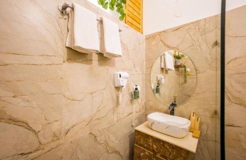 Faridabad House | ELIVAAS Signature Raha Farms