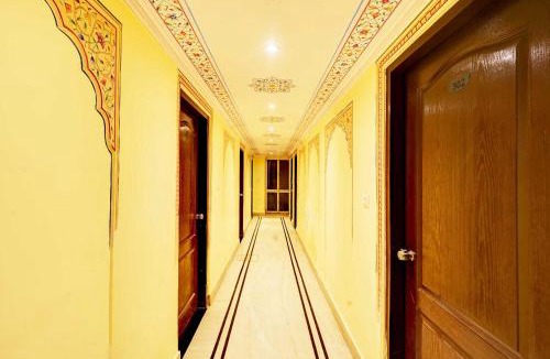 Amer Fort Road Hotel | Townhouse Gangapole Amer Road