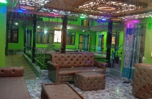 Srinagar Hotel | HOTEl momin