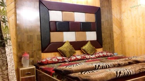 Srinagar Hotel | HOTEl momin