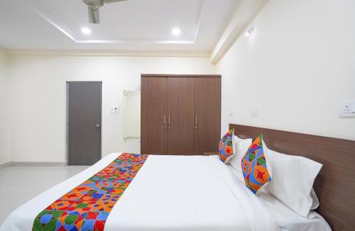 Madhapur Hotel | FabHotel Frendz - Nr Hitech City Metro Station