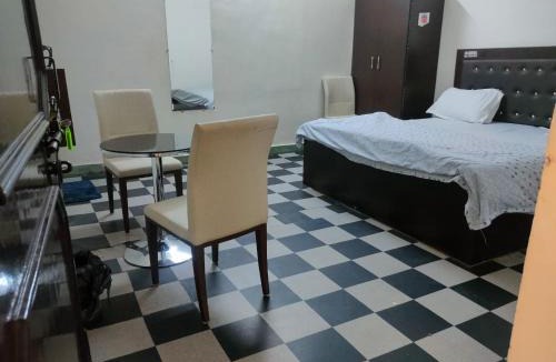 Agra Hotel | hotel khubsaras palace by chhabra's