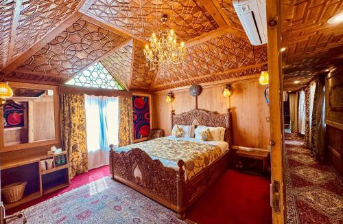 Nagin Bagh Hotel | New Jacquline Heritage Houseboats