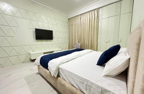 Nathdwara Villa | Sunset view Villa 966o9o1oo6 Luxury 5BHK Villa with pool in Nathdwara 2km from temple only By SK