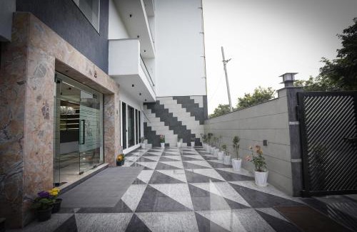 Greater Noida Hotel | Kaashvi Residency - Managed by Atithi House