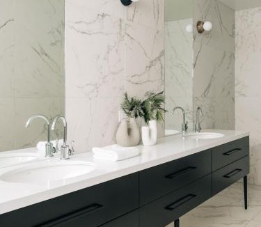 Richmond House | Moody Luxury Home in the Wine Region