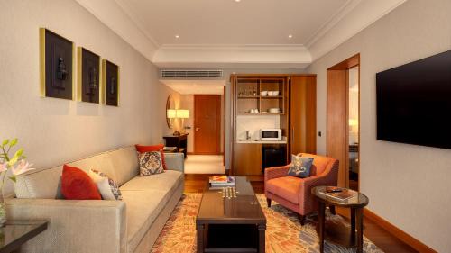 Srinagar Colony Hotel | The Leela Hyderabad Banjara Hills
