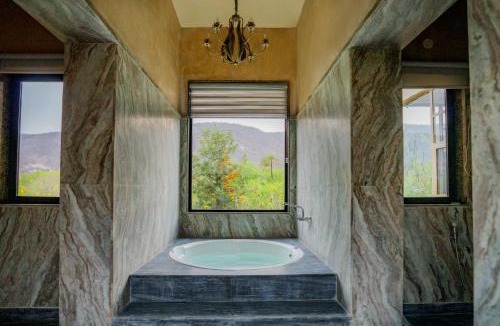Thana Gazi House | Surya Bagh - A Luxury Hideaway - 5 minutes to Ajabgarh, 10 minutes to Bhangarh & 20 minutes to Tehla, Sariska