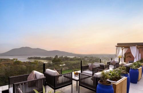 Shavri Colony Hotel | Casa Blanca Lakecity