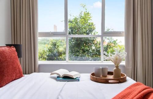 Caulfield North Apartment | Chic Caulfield North Retreat
