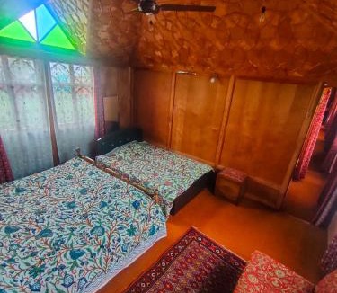 Dal Lake Hotel | Houseboat Young Manhattan
