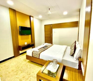 Periamet Hotel | Sheraton Grande at Puratchi Thalaivar Dr MGR Central Railway Station