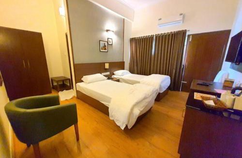 Chalakudy Hotel | Emperor-Hotel Rachana Continental Pvt Ltd