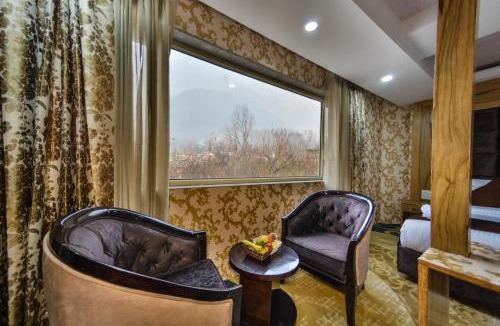 Nishat-Shalimar Hotel | The Montreal Srinagar A Unit Of Montreal Group