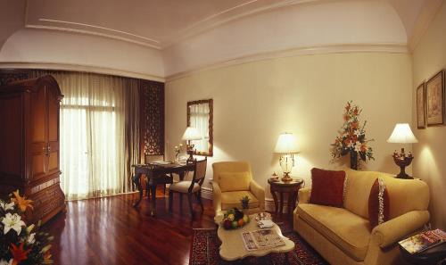 Agara Hotel | The Leela Palace Bengaluru