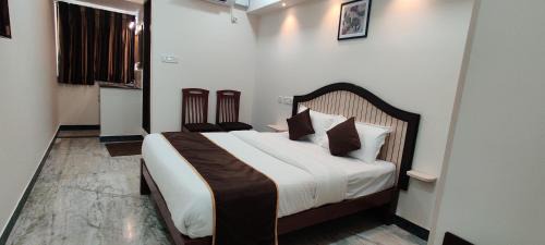 Adyar Hotel | Rmc travellers inn