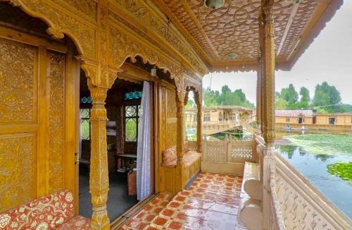 Dal Lake Hotel | Houseboat Young Manhattan