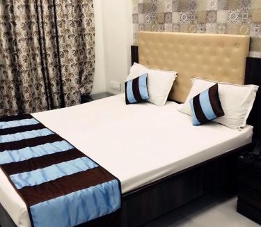 Wellington Pier Hotel | Hotel Antique - Colaba
