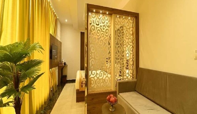 Avalon Palms Agra