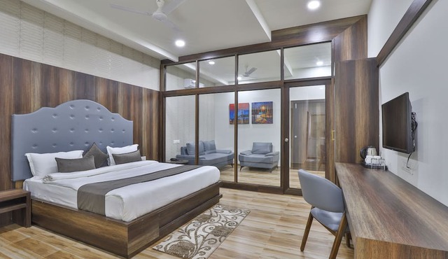 Hotel SR Regency in Anand