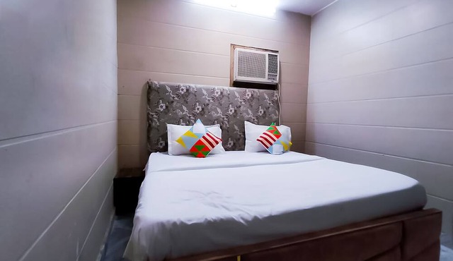 Roomshala 122 Hotel park view
