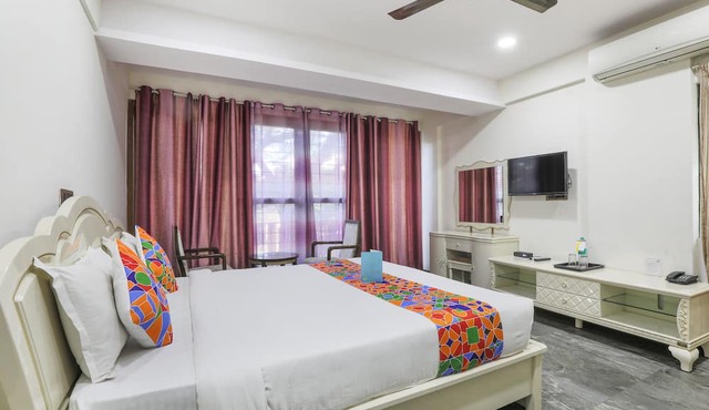 Fabhotel Frazer Suites