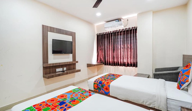 Fabhotel Rove Inn & Suites