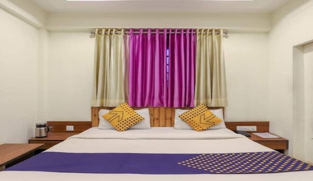 Everest Hotel