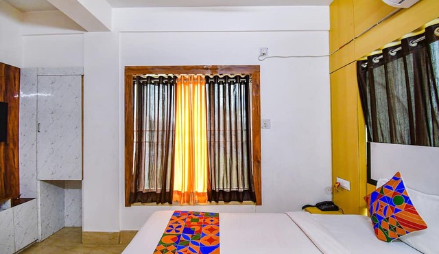 Fabhotel New Dream Palace