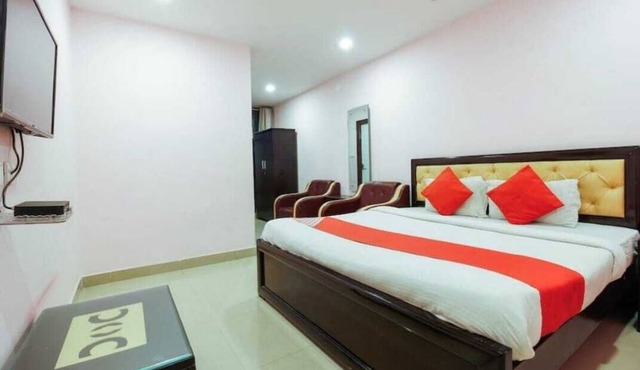 iROOMZ Hotel Diamond Park