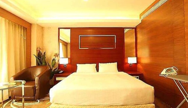 Fabhotel Prime Le Palace