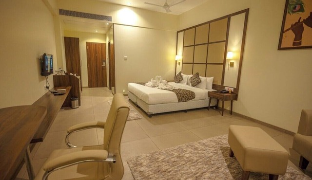 Hotel Utsav Square in Latur