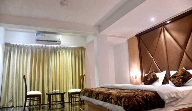 Hotel Monarch Center Point near Dahanu Beach, Bordi