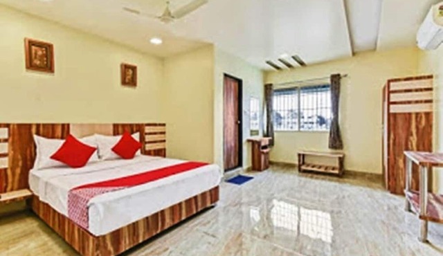 Hotel Manik in Chhatrapati Sambhajinagar