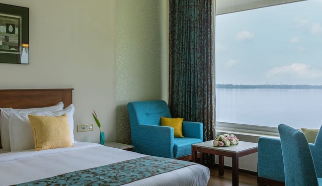 BLUSALZ MANOR Waters Edge Kochi in Kanayannur
