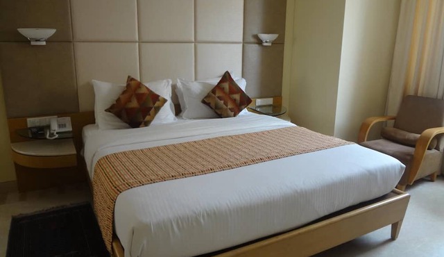 Ascot Hotel