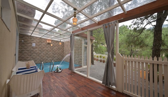 Jungle Lodge Resort in Kasauli