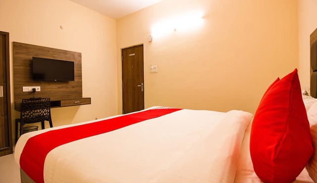 OYO 28637 Gokul Grand