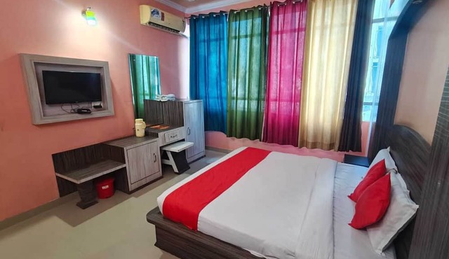 Hotel KS International (50 meters from Railway Station)