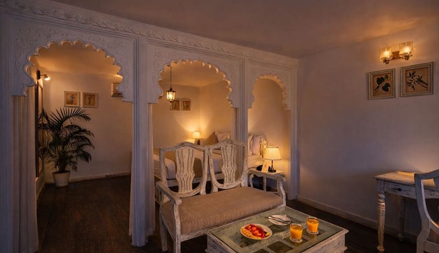 Swaroop Vilas - Lake Facing Boutique Hotel