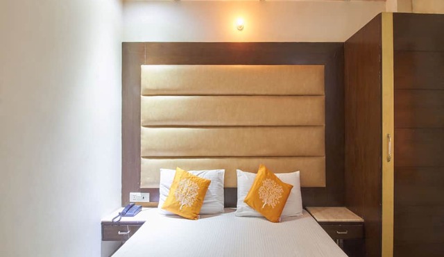 OYO 362 Hotel J P Inn