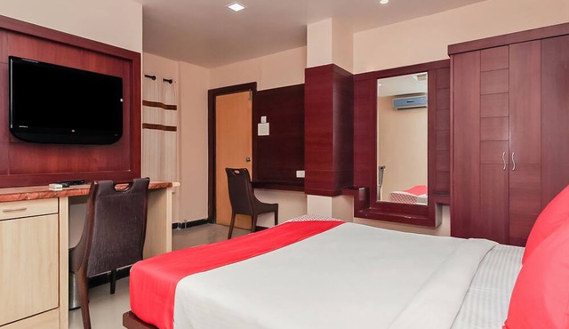 OYO 740 Hotel Suravi