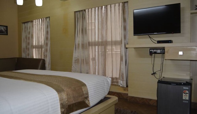Emerald Suites by Kallate