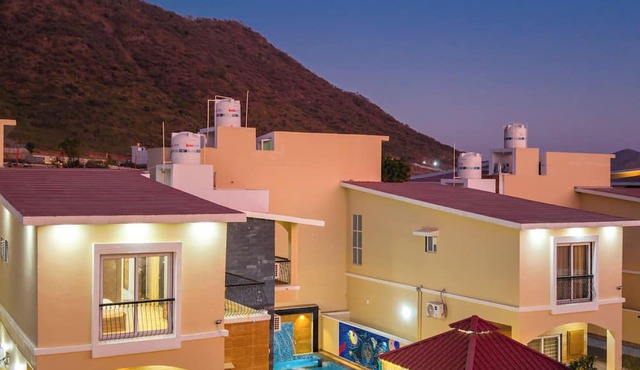 ELIVAAS Palazao Stunning Villa With Pool